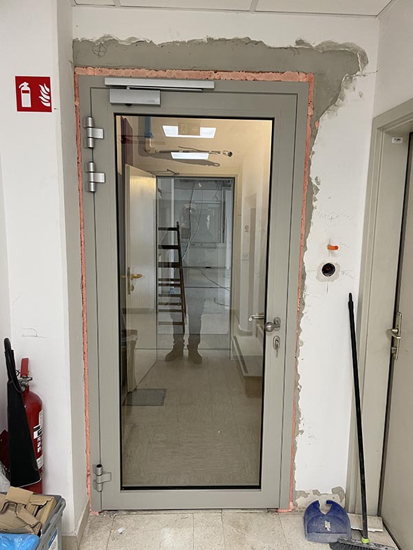 ALU Pozarna vrata_mont-ap